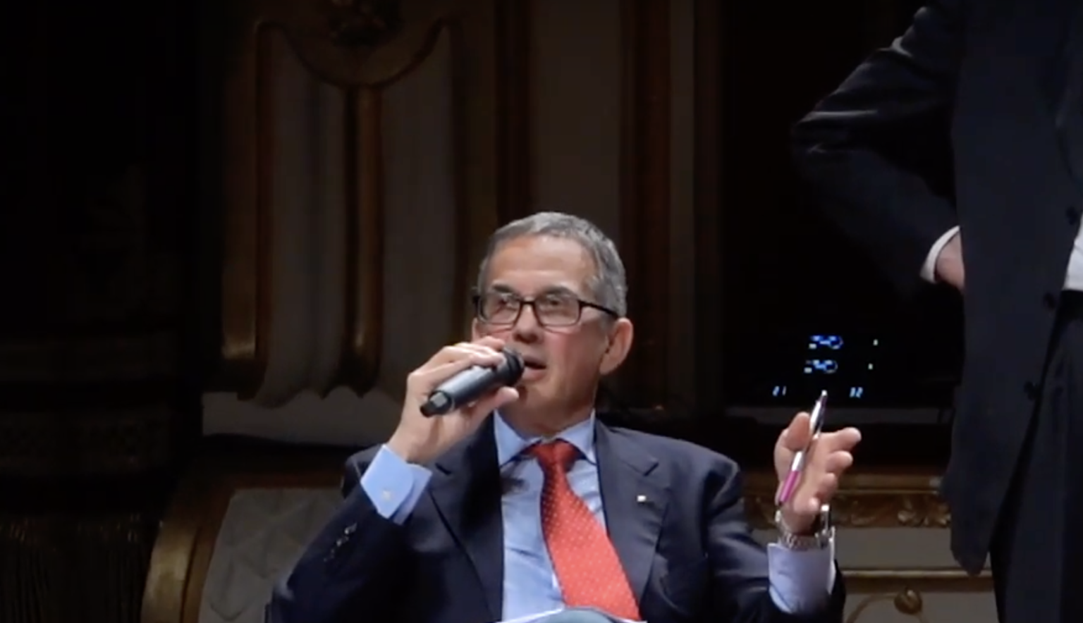 STATI REG. DEI RIFIUTI IN PUGLIA: Intervento di Giuseppe DALENA - Pres.sez. EAU Confindustria
