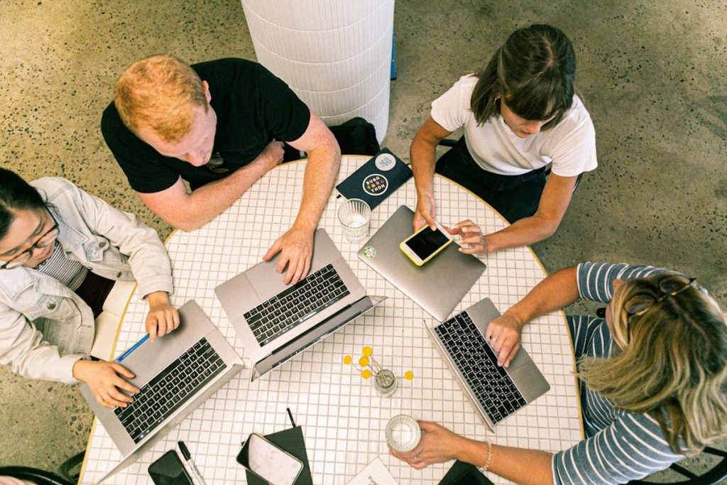 Giovani sempre più rari nel mercato del lavoro: tra fuga di talenti e crisi demografica le imprese non trovano personale