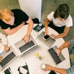Giovani sempre più rari nel mercato del lavoro: tra fuga di talenti e crisi demografica le imprese non trovano personale