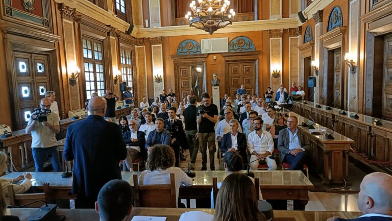 Bari, un piano straordinario contro l’abbandono dei rifiuti: Leccese incontra i Comuni